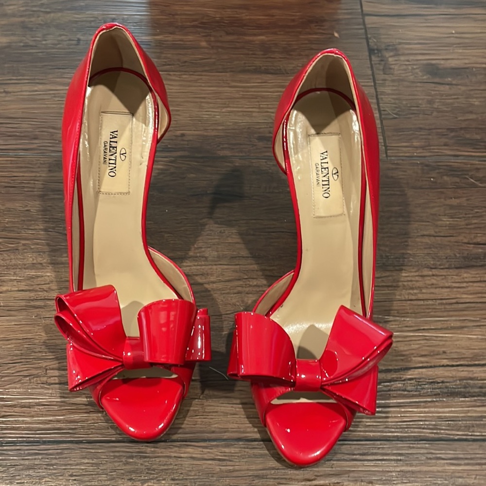 Valentino red paten leather heels with bow!  Size 37.5.  Great condition.